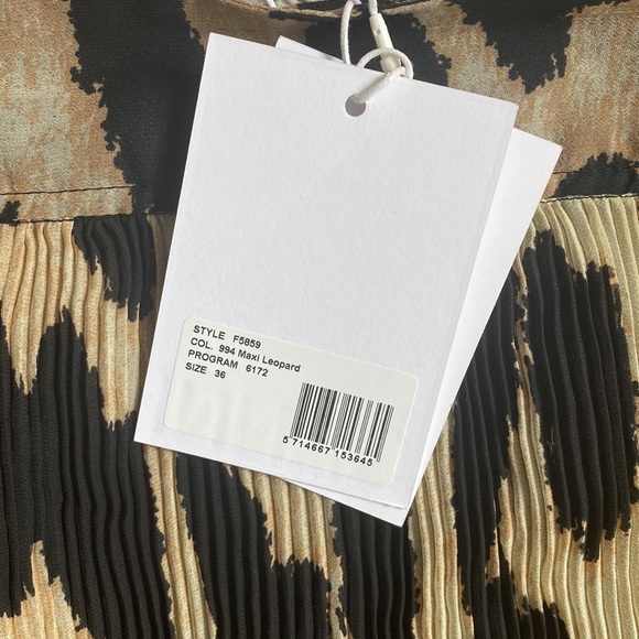 HOST’S PICK! Micro pleated leopard print maxi medi skirt - Picture 3 of 5